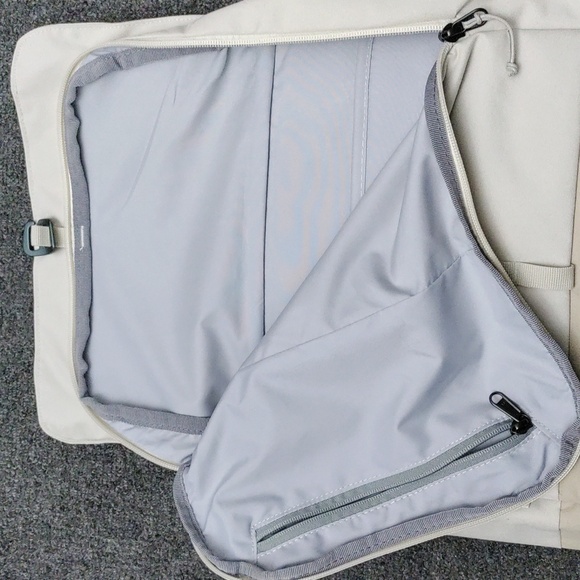 Deuter "UP SEOUL" Lifestyle Backpack - Picture 6 of 9